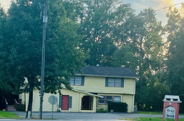 The gallery was located at 7907 George Washington Memorial Highway in Yorktown and operated as 'Gallery on the York' from 2000 to 2013.